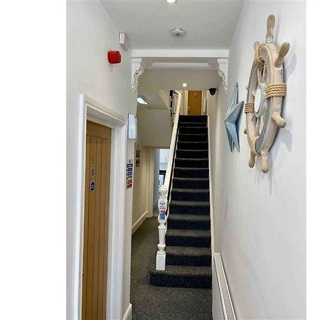 קלית'ורפס Oyo Hillcrest Studio Apartments מראה חיצוני תמונה
